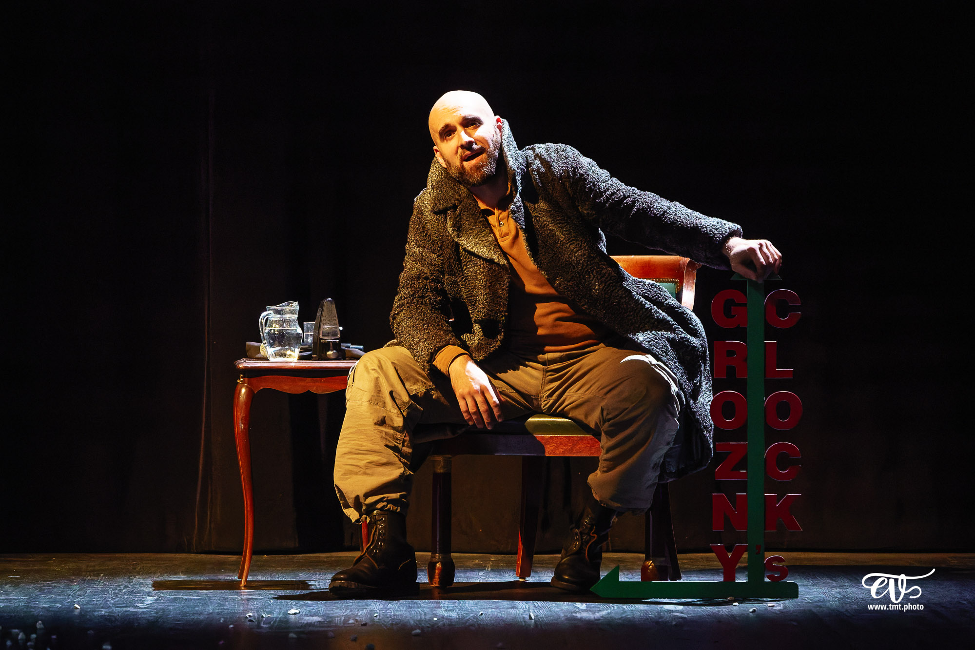 FEMME NON RÉ-ÉDUCABLE (CHOUETTE COMPAGNIE)